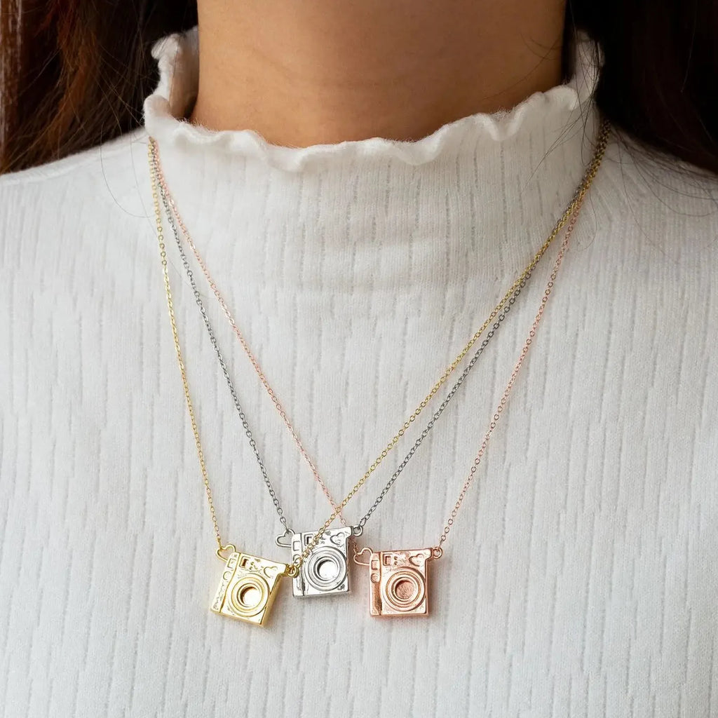 Personality Pull-Out Photo Album Camera Pendant Necklace Stainless Steel Choker Gift