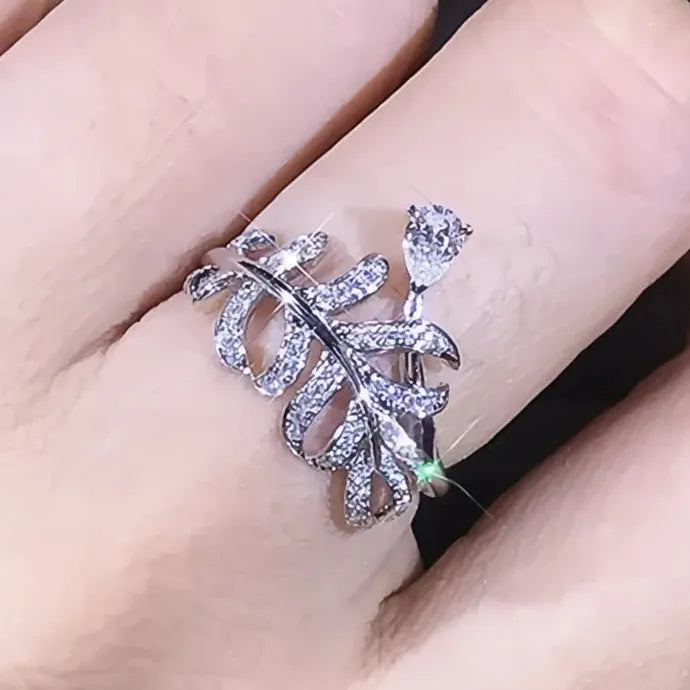 Leaf Shaped Women’s Wedding Ring Luxury Waterdrop Cubic Zirconia Brass Band