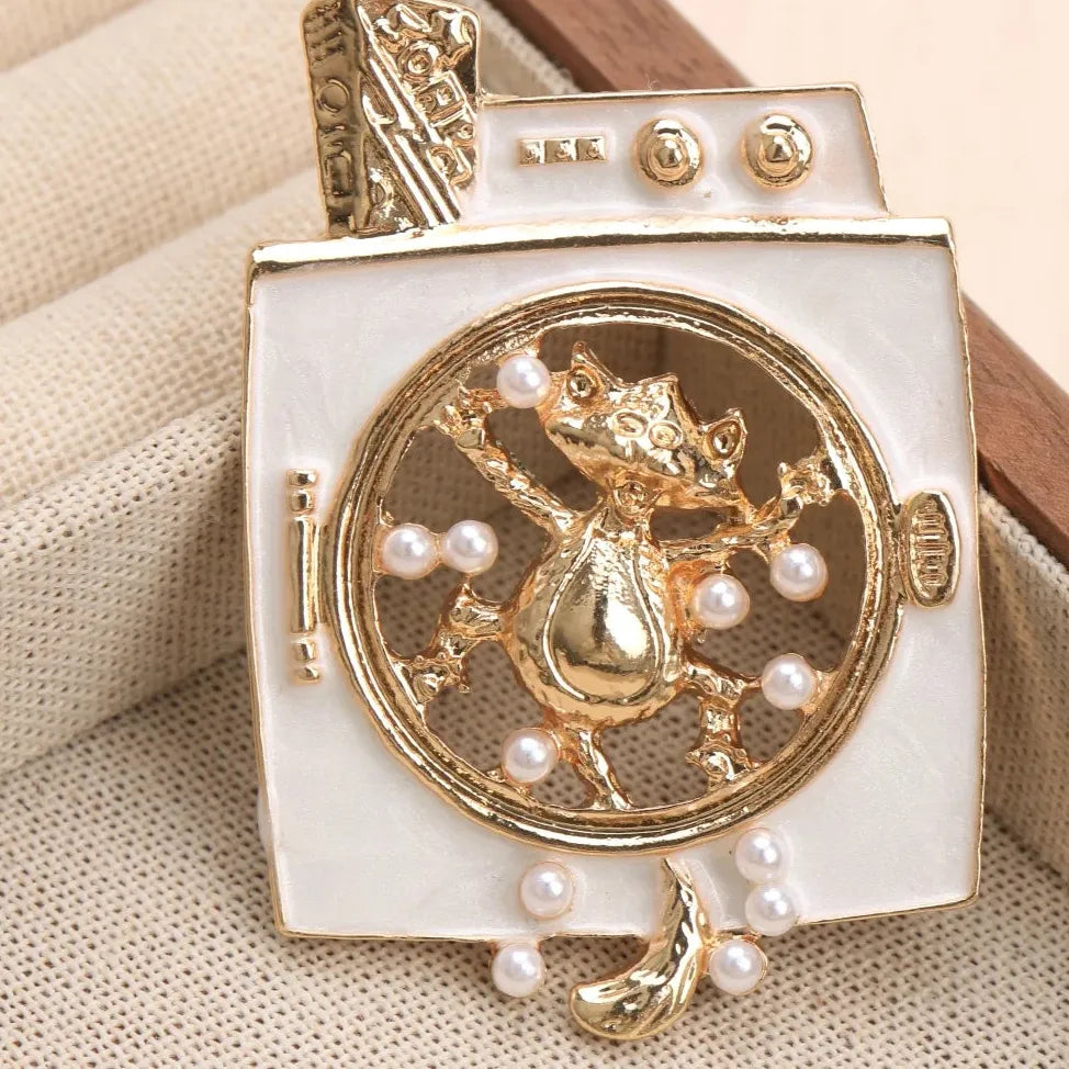 Luxury Openwork Cat Brooch Classic Style Jewelry Gift for Men Women