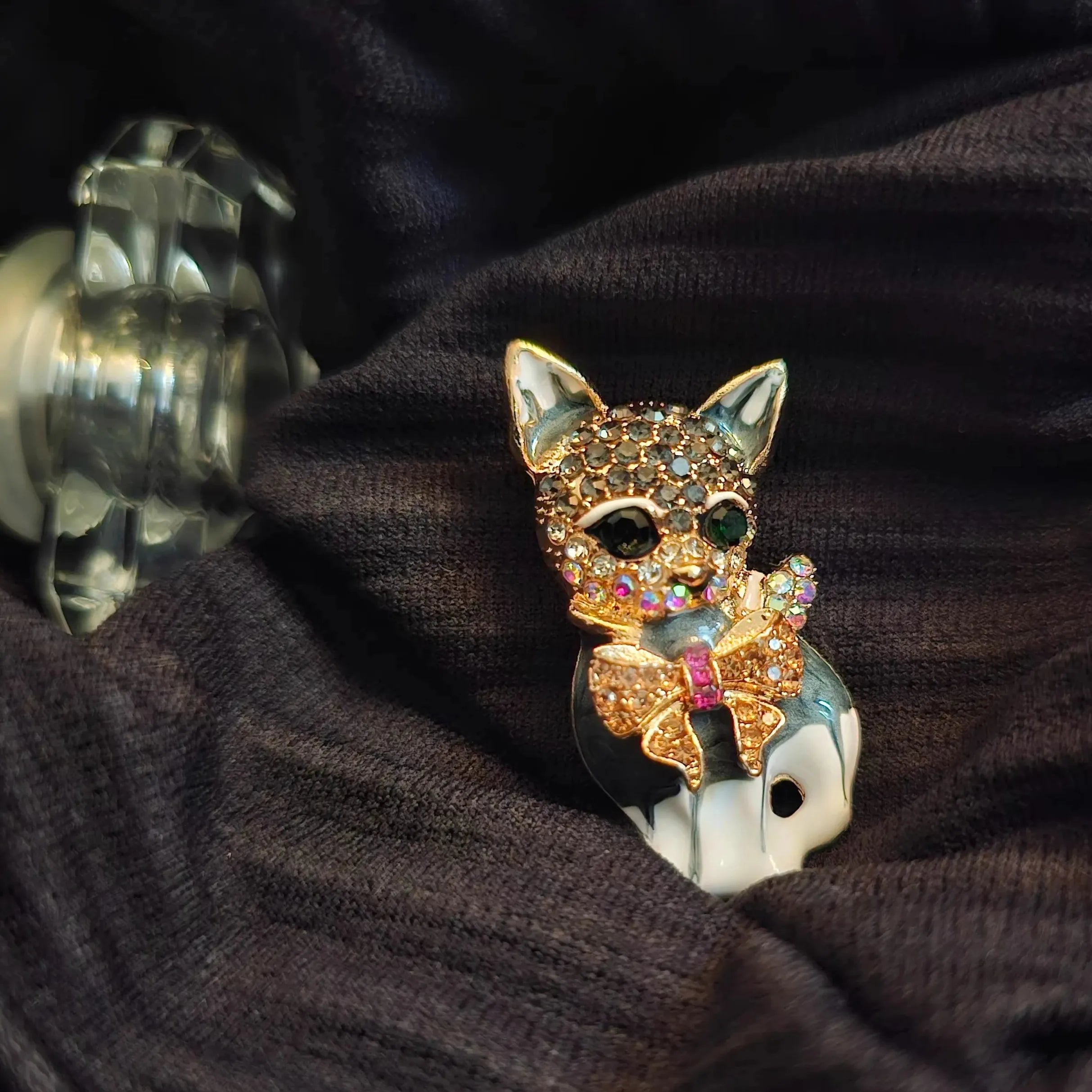 Luxury Classic Cat Brooch for Men Women Gift Elegant Jewelry Accessory