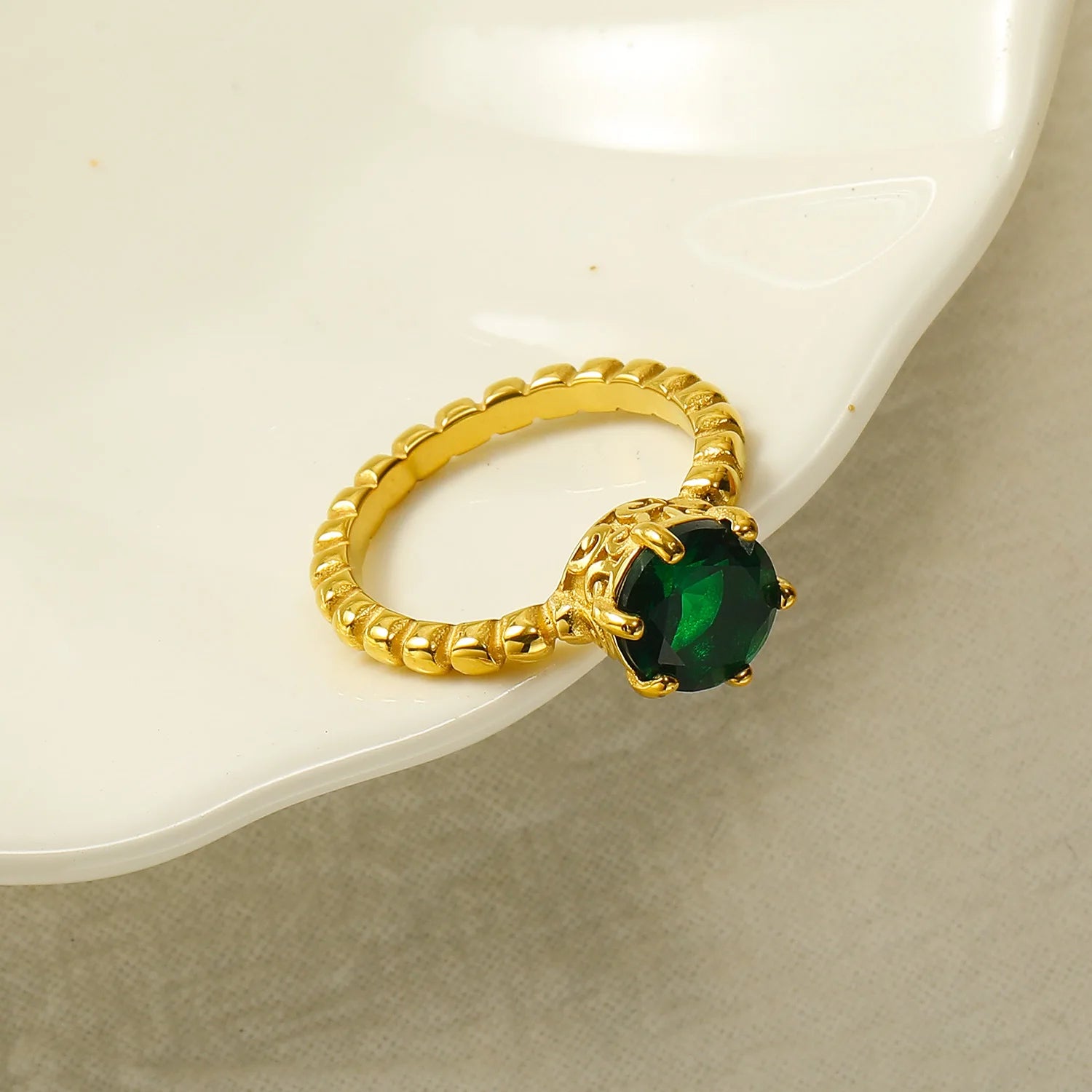 18K Gold Plated Stainless Steel Zircon Wedding Ring Twisted Circle Six Claws