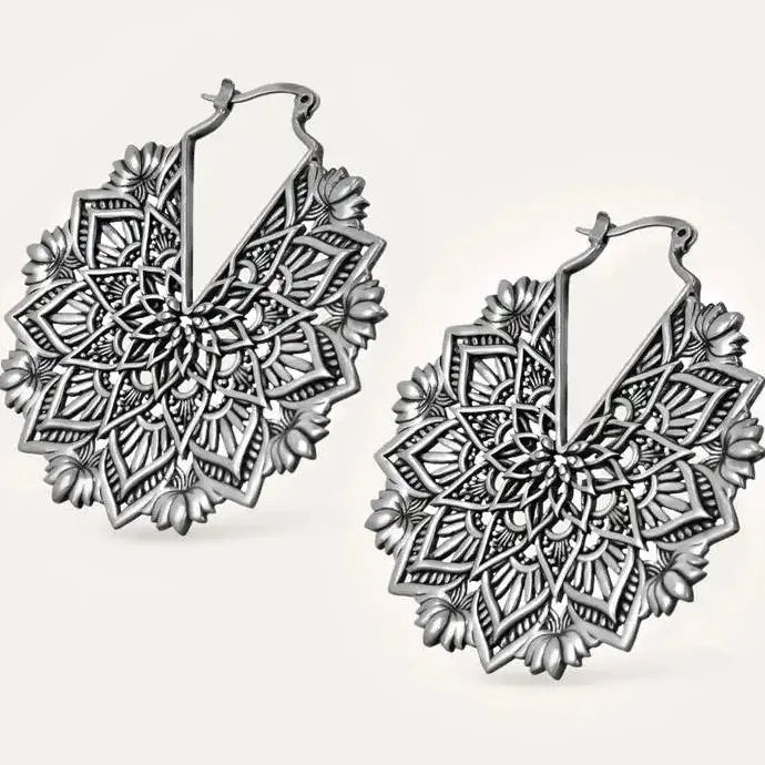 Retro Metal Hollow Flower Drop Earrings Bohemian Aristocratic Zinc Alloy Jewelry