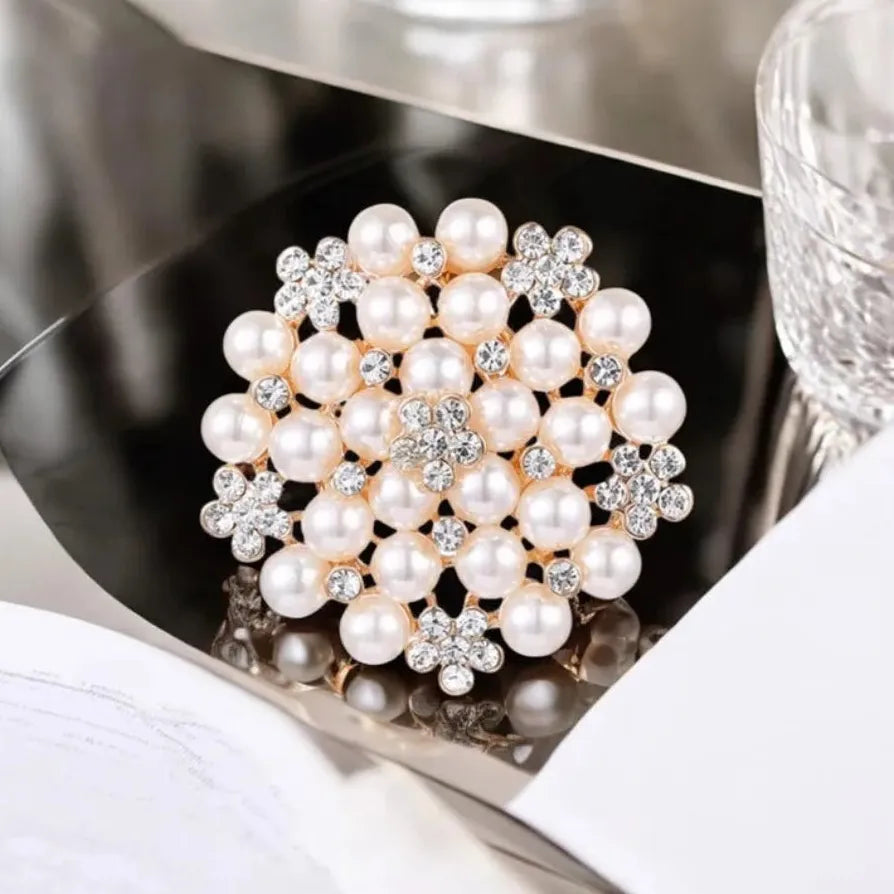 Luxury Openwork Floral Classic Brooch Gift for Women & Men