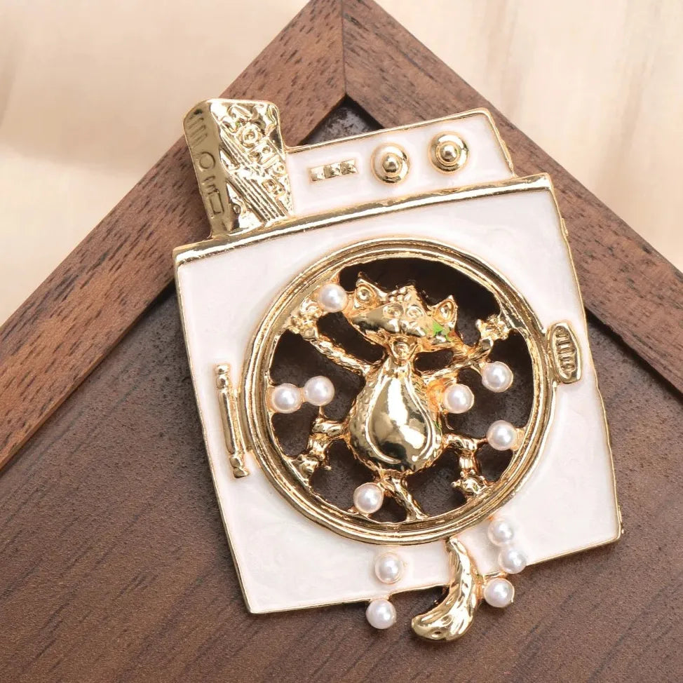 Elegant Vintage Cat Brooch for Women Fashion Accessory Gift