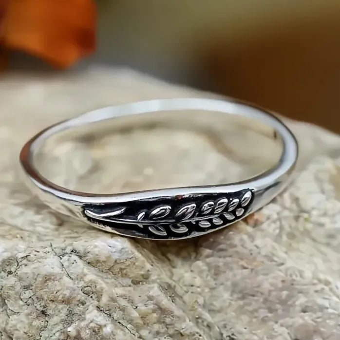 Vintage Leaf Pattern Zinc Alloy Ring for Women Stylish Party Jewelry