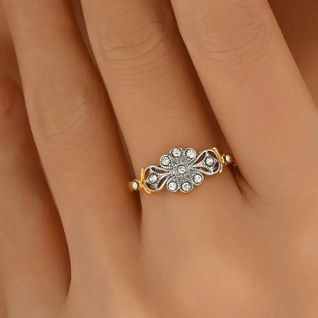 Two-Color Plating Inlaid Rhinestone Zinc Alloy Ring for Women Fashion Gift