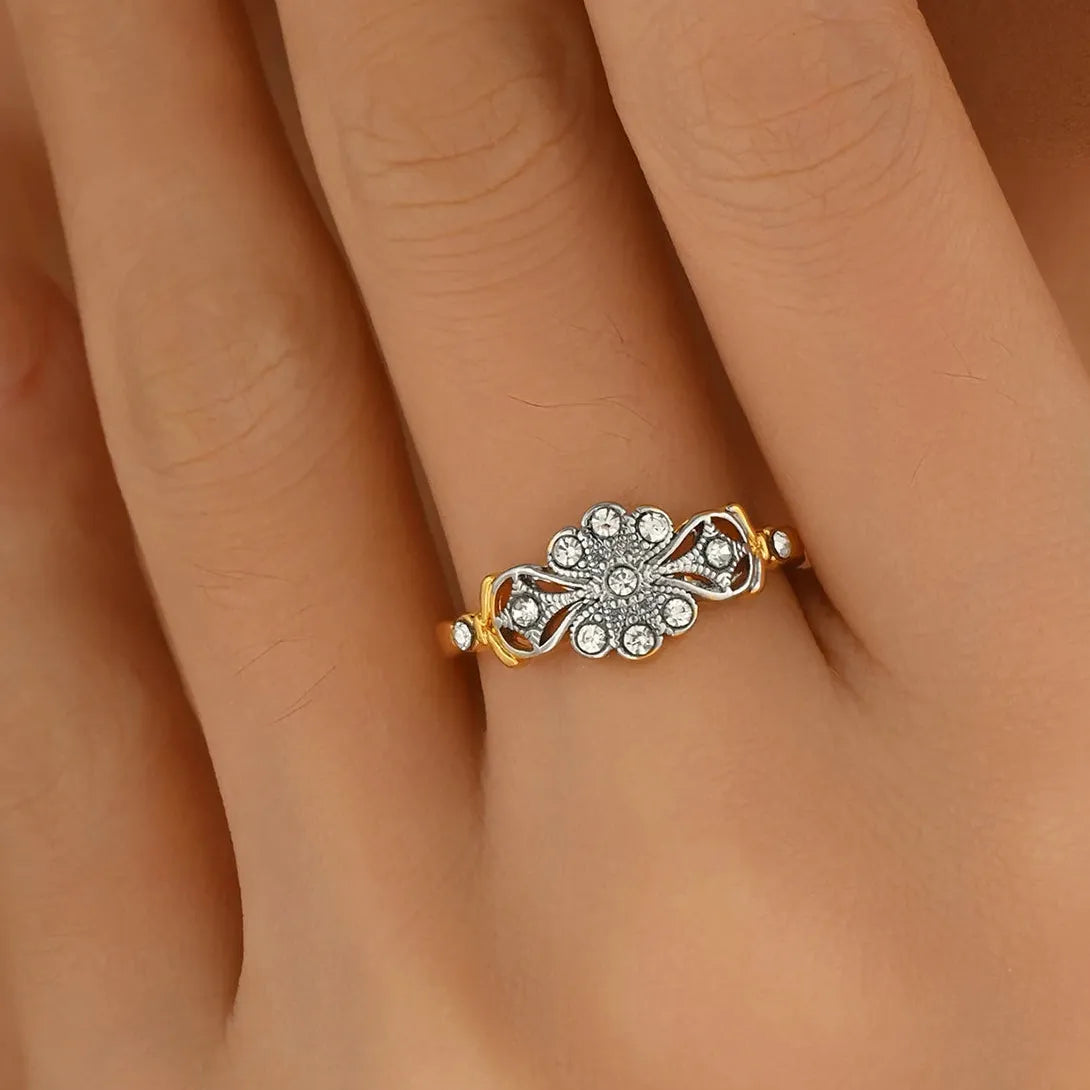 Two-Color Plating Inlaid Rhinestone Zinc Alloy Ring for Women Fashion Gift