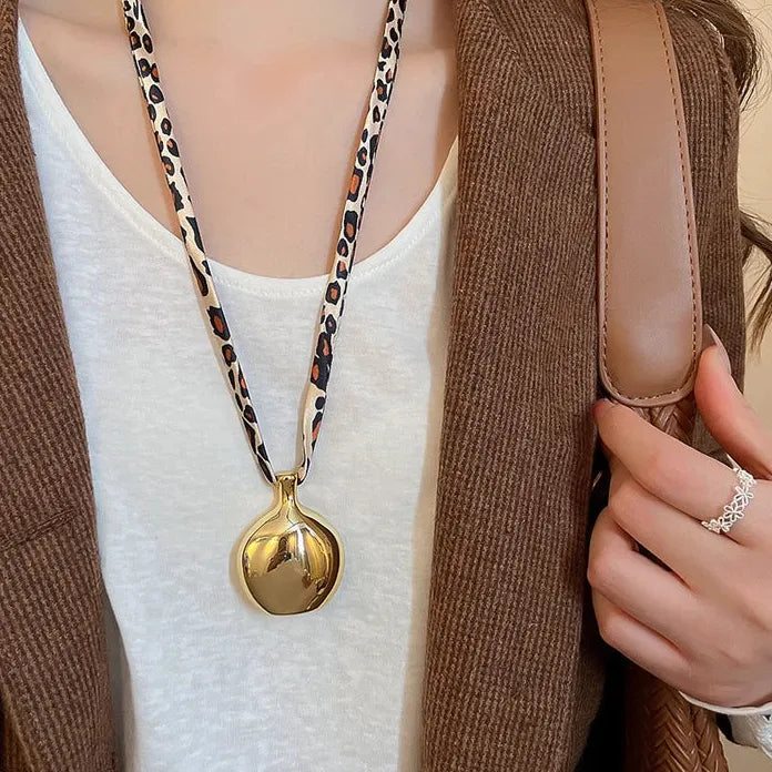 Leopard Print Wooden Jug Pendant Necklace for Women Zinc Alloy Gift