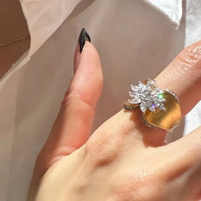Vintage Adjustable Copper Ring Featuring Golden Zircon for Women Gift 2025