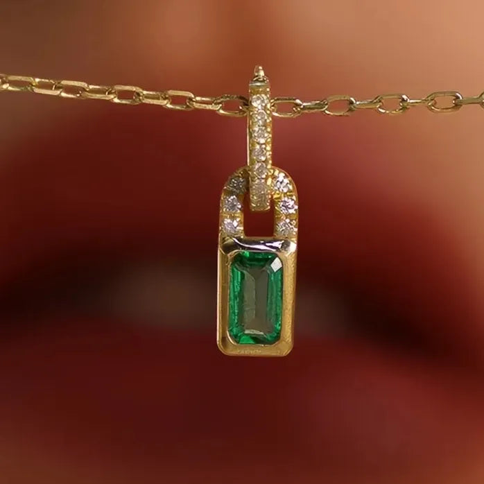 Chic Green Cubic Zirconia Lock Pendant Necklace for Women Copper Alloy