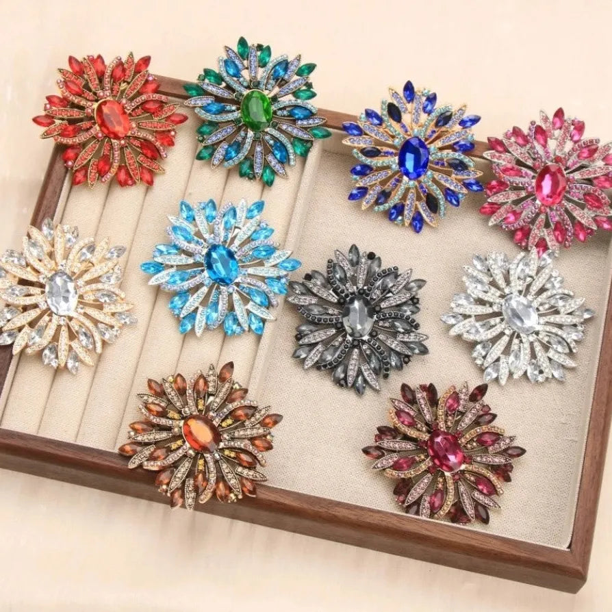 Luxury Openwork Floral Brooch Elegant Gift for Men & Women