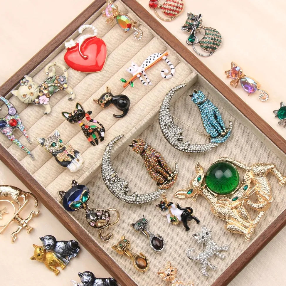 Classic Cat Brooch for Men & Women Wedding Gift Elegant Accessory