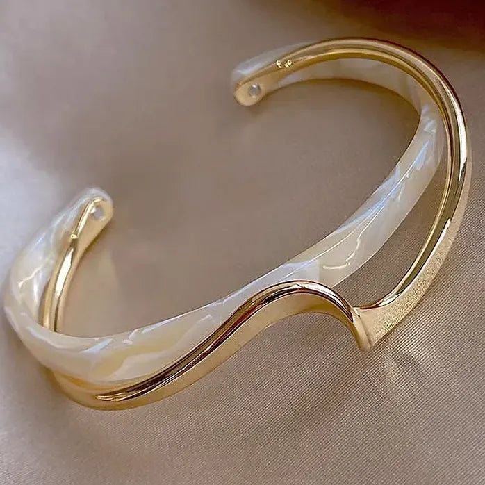 Geometric C-Shaped Copper Alloy Bangle Women’s White Shell Bracelet Gift