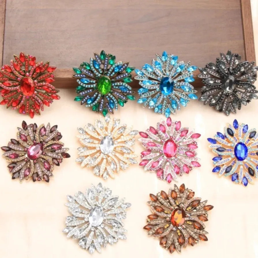 Luxury Openwork Floral Brooch Elegant Gift for Men & Women