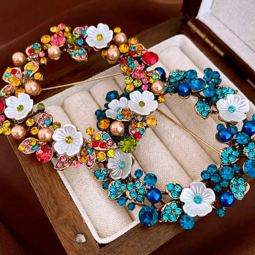 Rhinestone Flower Brooch for Women Elegant Retro Fashion Accessory