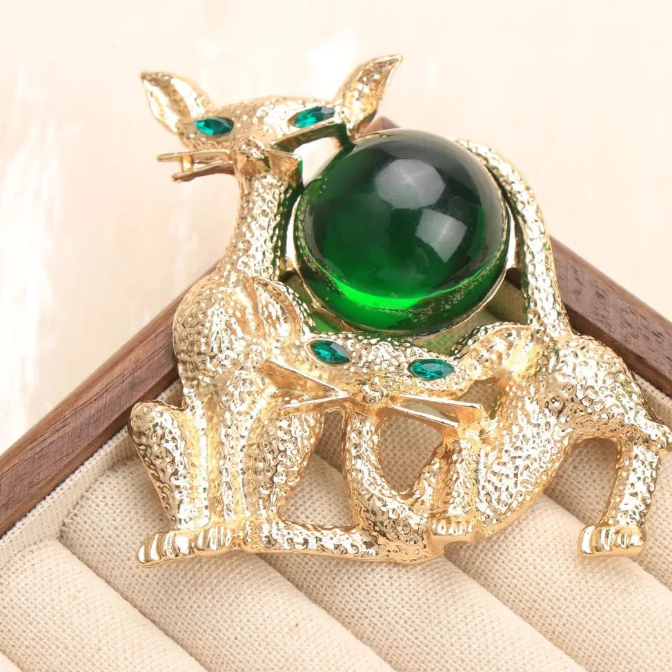 Classic Cat Brooch for Men & Women Wedding Gift Elegant Accessory