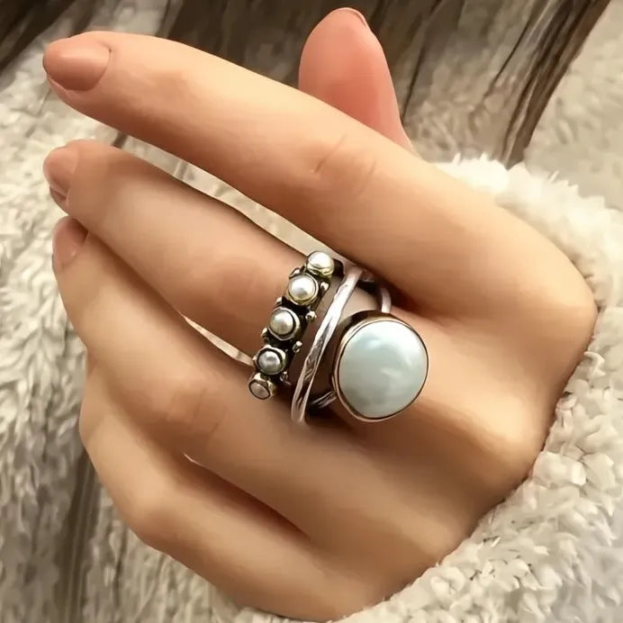 Vintage Two-Tone Metal Ring with Imitation Pearl Geometric Prong Design