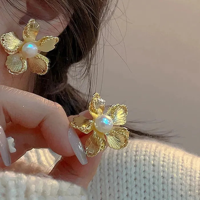 French Elegant Gold Pearl Flower Stud Earrings Vintage Luxury Jewelry