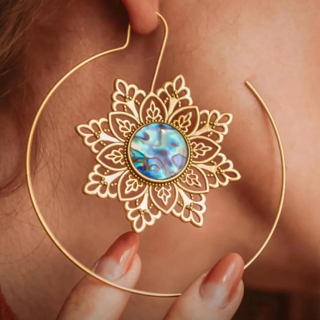 Vintage Gold Shell Round Drop Earrings Metal Carving Hollow Snowflake Jewelry