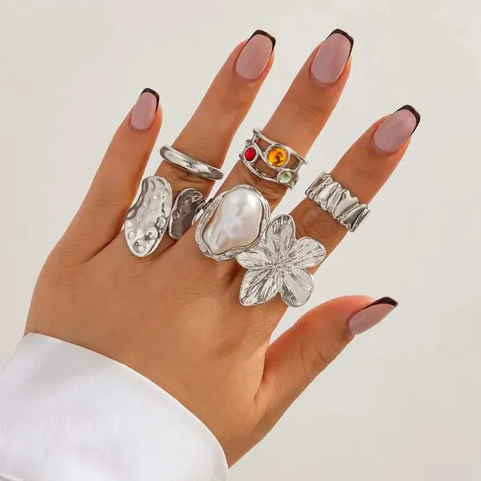 6Pcs Women’s Vintage Gold Pearl Open Rings Set Featuring Crystal Flower Design