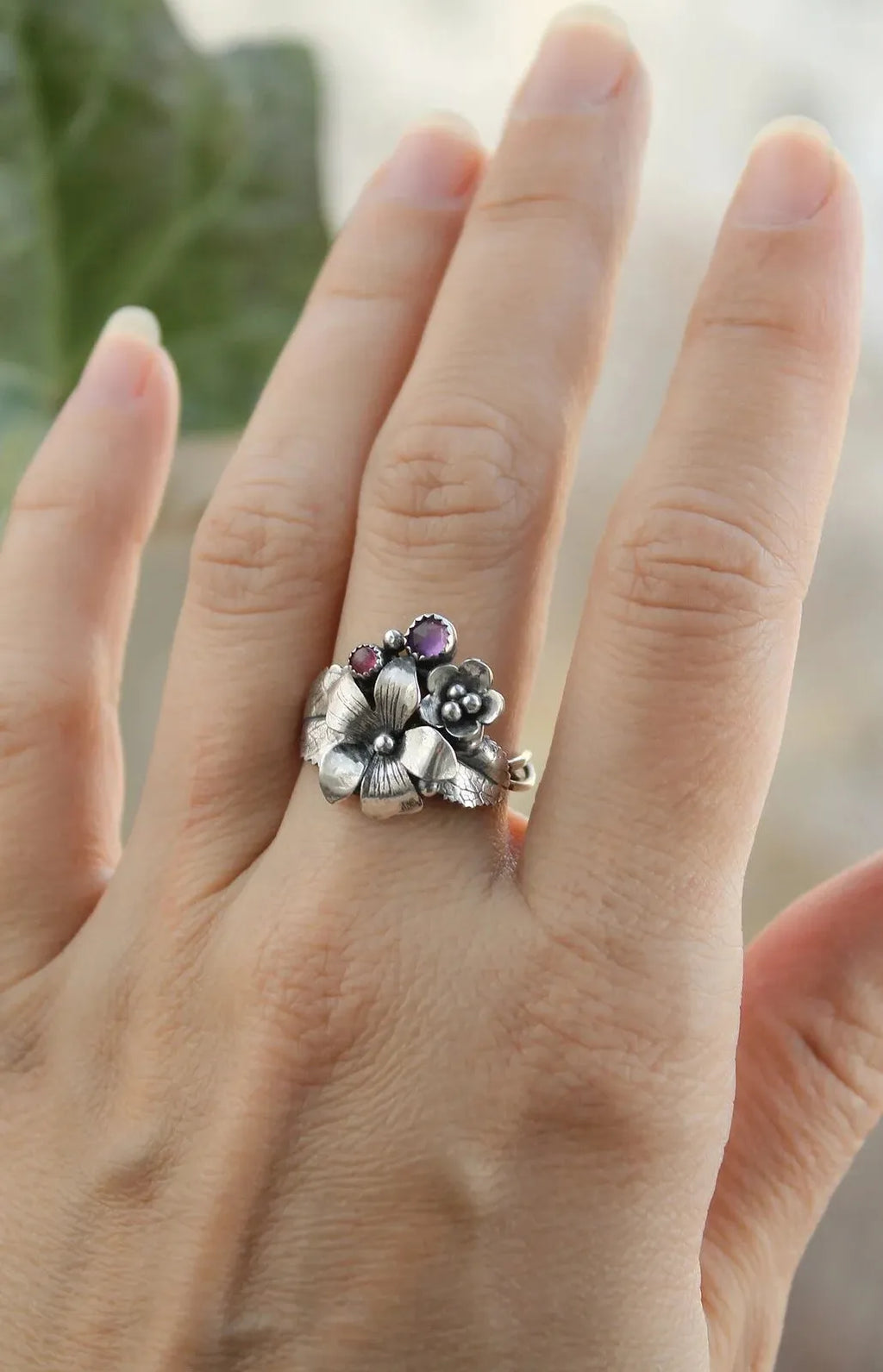 Retro Plant Shaped Rhinestone Flower Ring for Women Zinc Alloy Jewelry