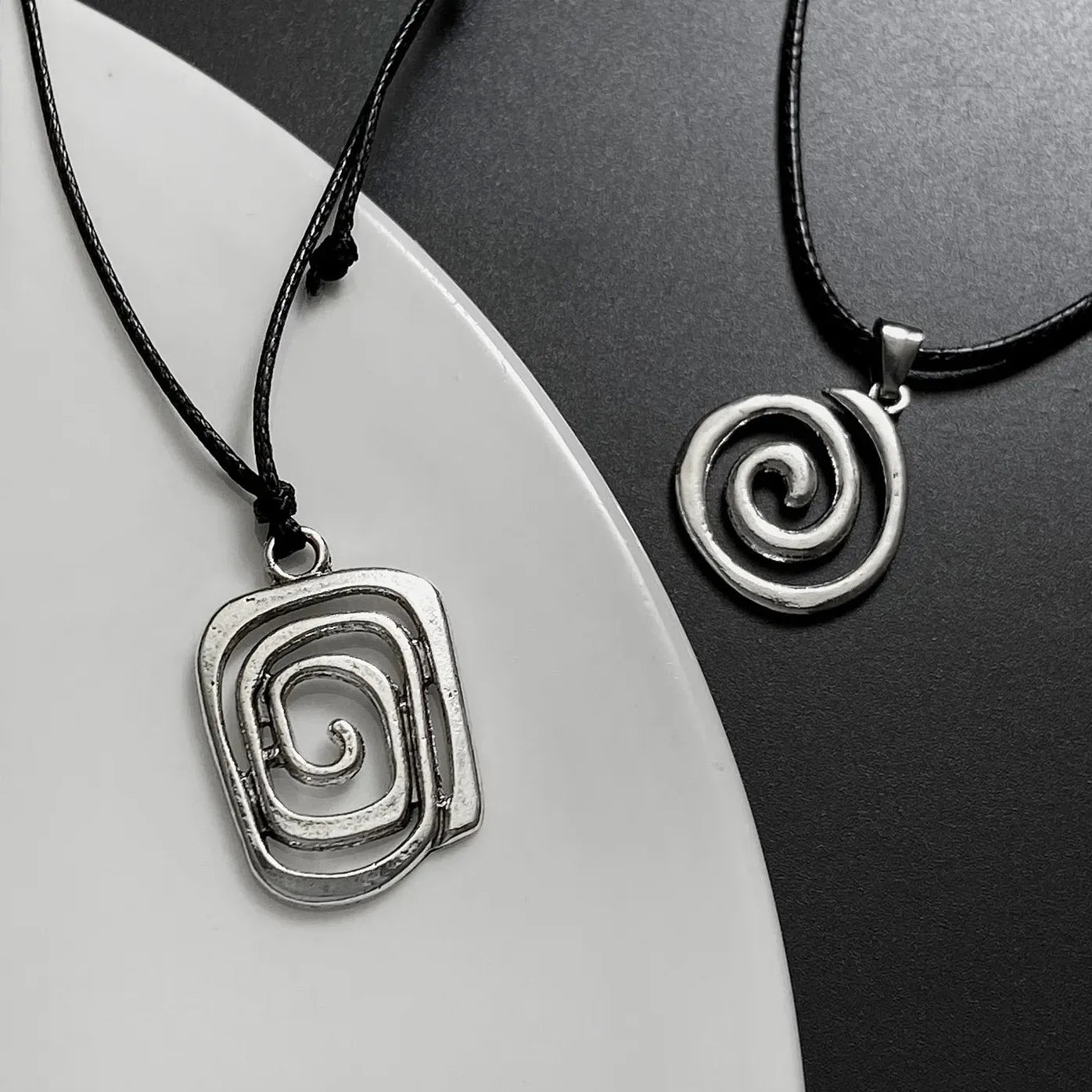 Vintage Spiral Vortex Zinc Alloy Circle Pendant Leather Necklace Women Unisex