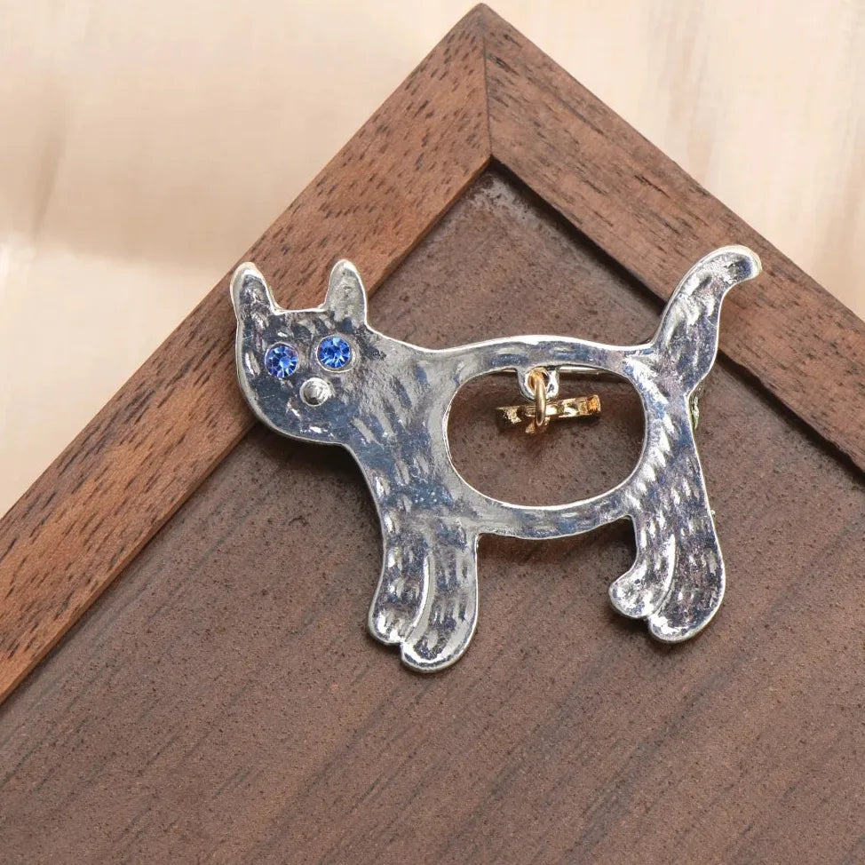 Elegant Vintage Cat Brooch for Women Fashion Accessory Gift