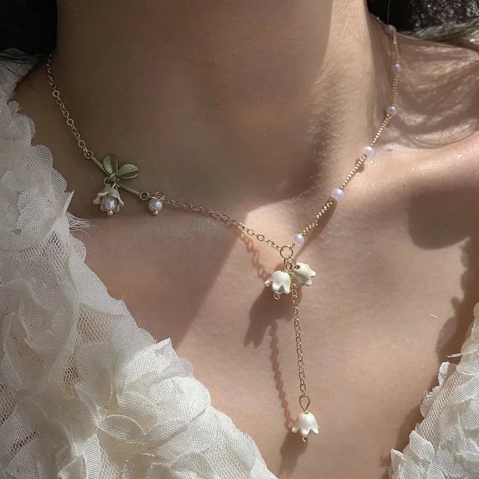 Enamel Bell Orchid Pearl Choker Necklace with Zinc Alloy Plant Pendant