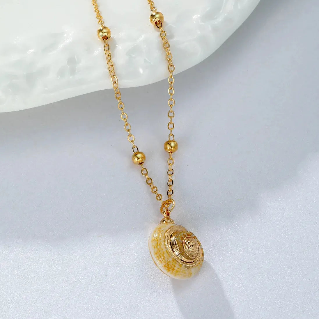 Fashion Beach Shell Conch Pendant Necklace for Women Acrylic Zinc Alloy Jewelry