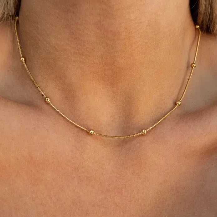 Vintage Gold Flower Pendant Necklace for Women Stainless Steel Heart Chain