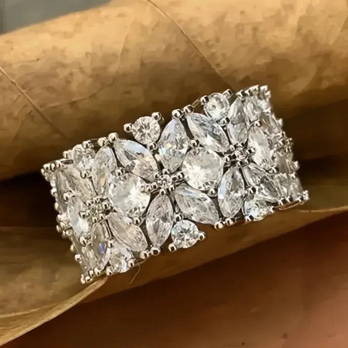 Charming Flower Design Women’s Ring Brass Cubic Zirconia Sparkling Cocktail Fashion Jewelry