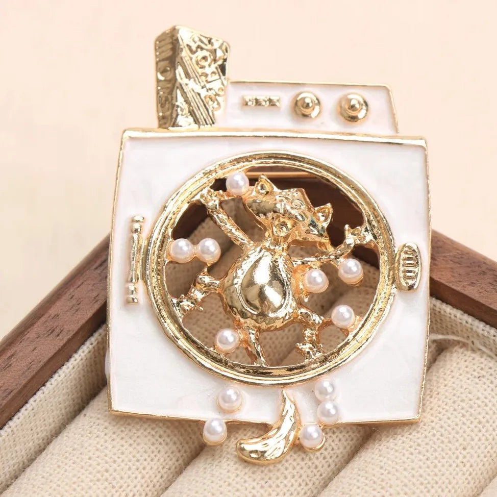 Luxury Openwork Cat Brooch Classic Style Jewelry Gift for Men Women