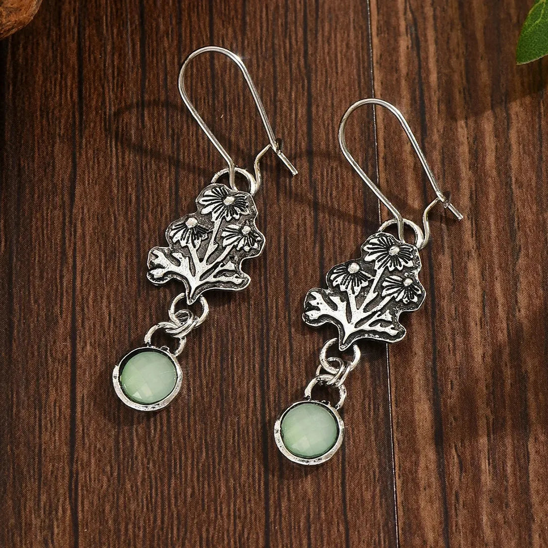 Vintage Silver Oval Green Stone Dangle Earrings Ethnic Metal Carving Jewelry for Women