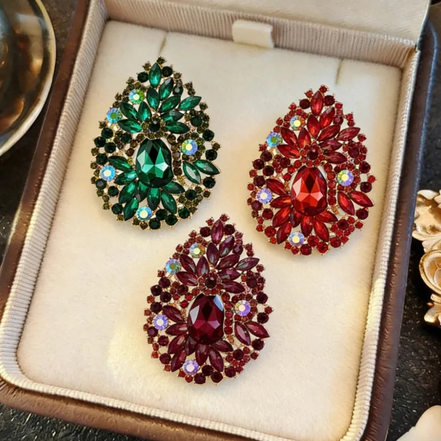 Classic Floral Openwork Brooch Elegant Jewelry Gift for Men and Women