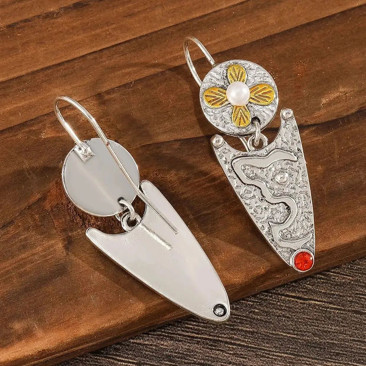 Retro Geometric Carved Pattern Zinc Alloy Drop Earrings with Imitation Pearls for Anniversaries and Birthdays