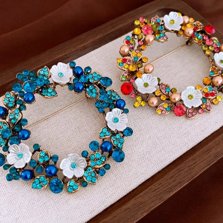 Rhinestone Flower Brooch for Women Elegant Retro Fashion Accessory