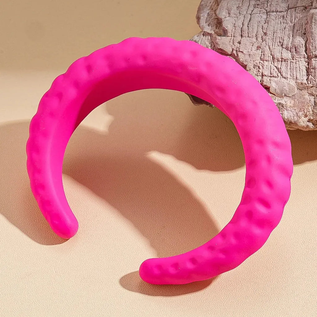 European American Oversized Unique Acrylic Irregular Geometric Open-Cuff Bangle - High-End Statement Wrist Jewelry for Women