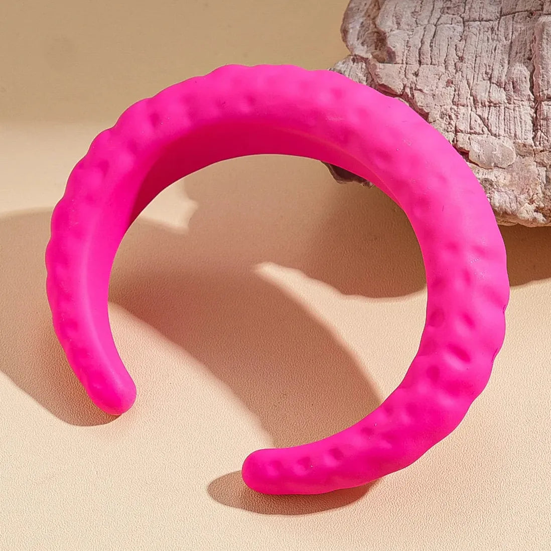 European American Oversized Unique Acrylic Irregular Geometric Open-Cuff Bangle - High-End Statement Wrist Jewelry for Women
