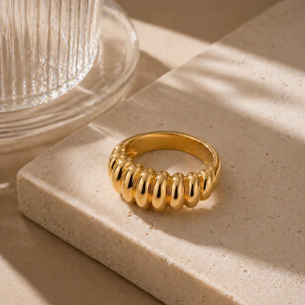 Retro Striped Dome Chunky Croissant Hammered Zinc Alloy Wedding Ring for Women