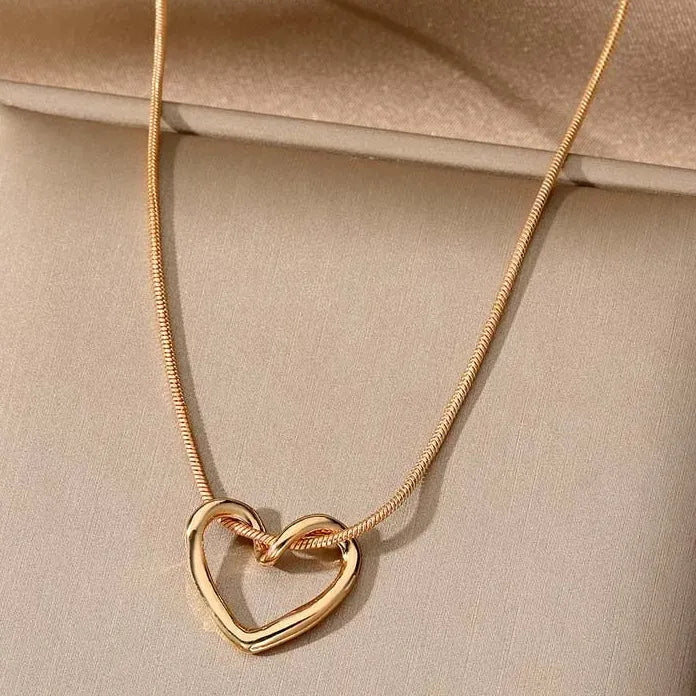 Simple Hollow Love Heart Pendant Necklace Geometric Chain for Women Jewelry