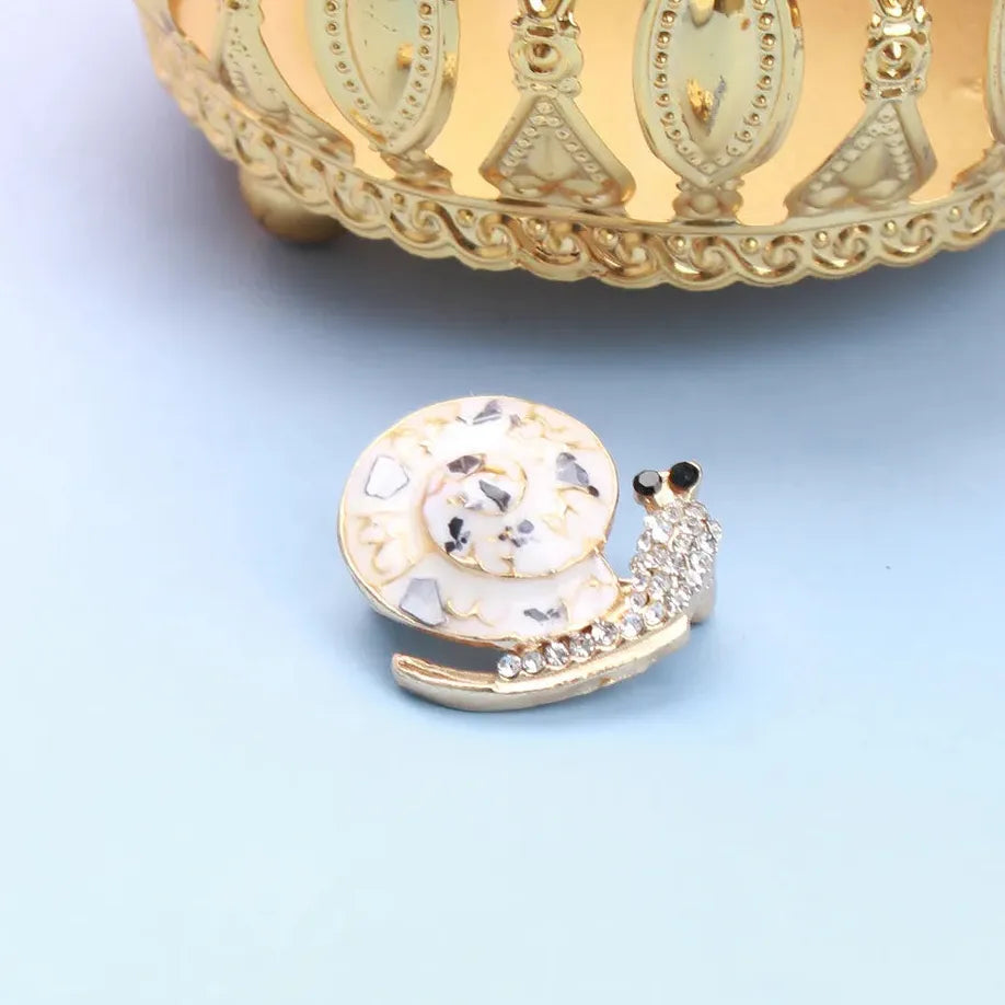 Classic Snail Conch Shell Brooch Pin Jewelry for Men and Women