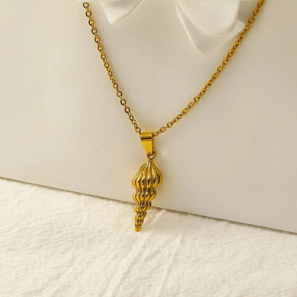 Stainless Steel Ribbed Small Conch Pendant Necklace for Women Girls Hypoallergenic Waterproof Chunky Chain Choker