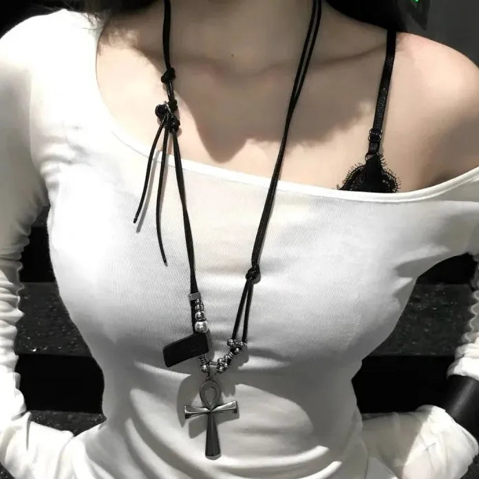 Y2K Retro Zinc Alloy Cross Pendant Necklace Punk Goth Jewelry for Women