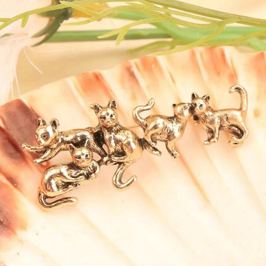 Vintage Luxury Cat Brooch Pin Elegant Classic Style Accessory for Women