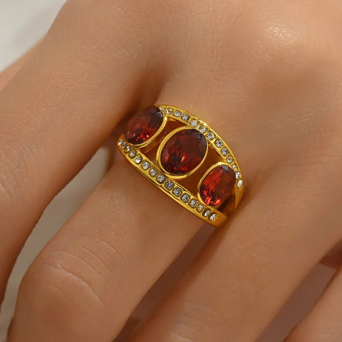 Vintage Oval Resin Crystal Ring for Women Zinc Alloy Antique Gold Wedding Jewelry