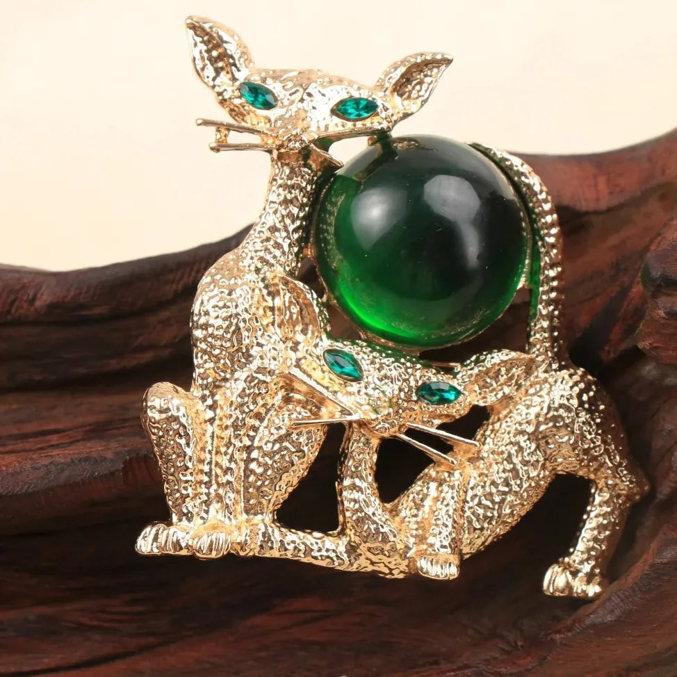Vintage Cat Brooch Classic Jewelry Gift for Men and Women