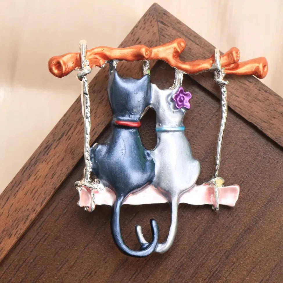 Elegant Vintage Cat Brooch for Women Fashion Accessory Gift