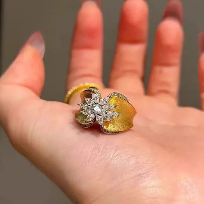 Vintage Adjustable Copper Ring Featuring Golden Zircon for Women Gift 2025