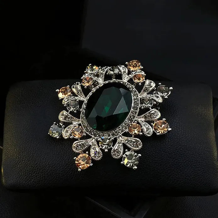 Vintage Round Crystal Brooch Elegant Women’s Retro Pin Gift Accessory