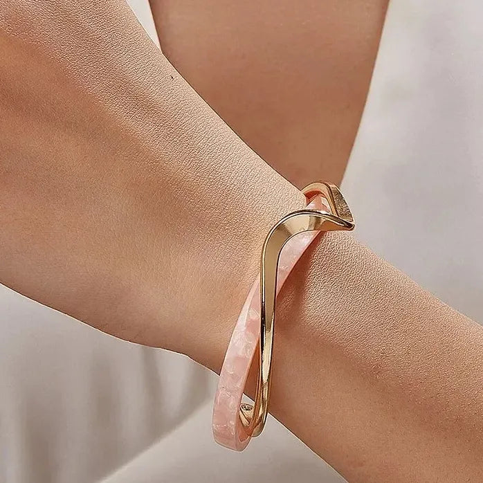 Geometric C-Shaped Copper Alloy Bangle Women’s White Shell Bracelet Gift